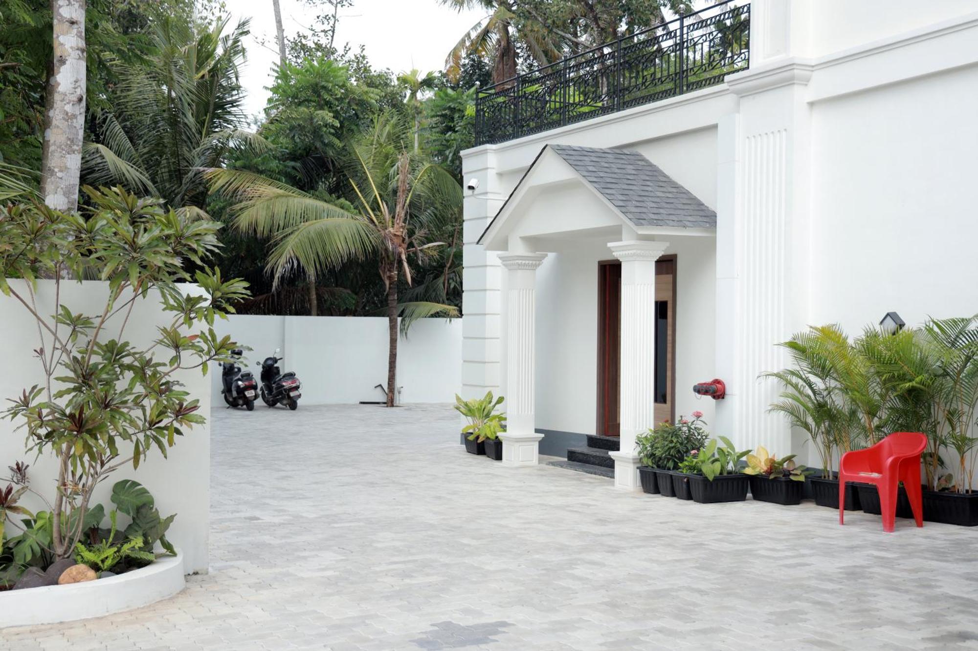 Viraj Retreat Hotel Mundrothuruth Exterior photo