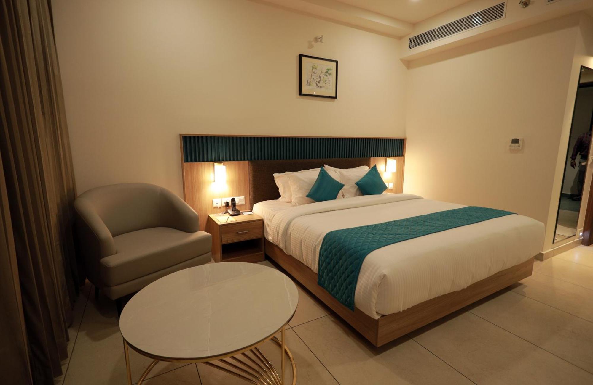 Viraj Retreat Hotel Mundrothuruth Exterior photo